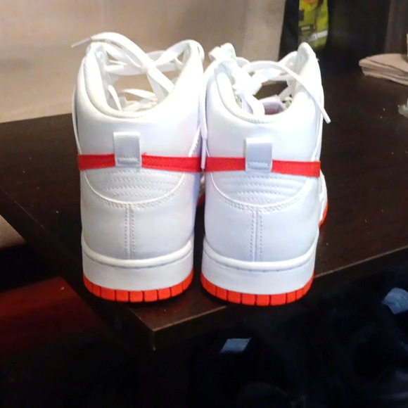NEW NIKE DUNK RETRO HIGH 'WHITE PICANTE RED' SZ 10 - Picture 4 of 8